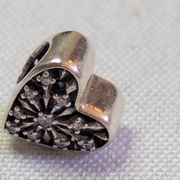 Pandora Heart of Winter Snowflake Charm - Picture 5 of 10